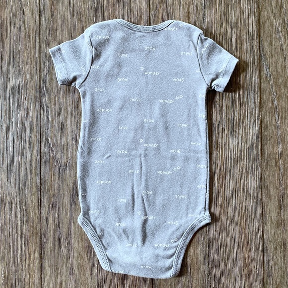 4/$10 Carter’s onesie bodysuit 9 months - Picture 4 of 4